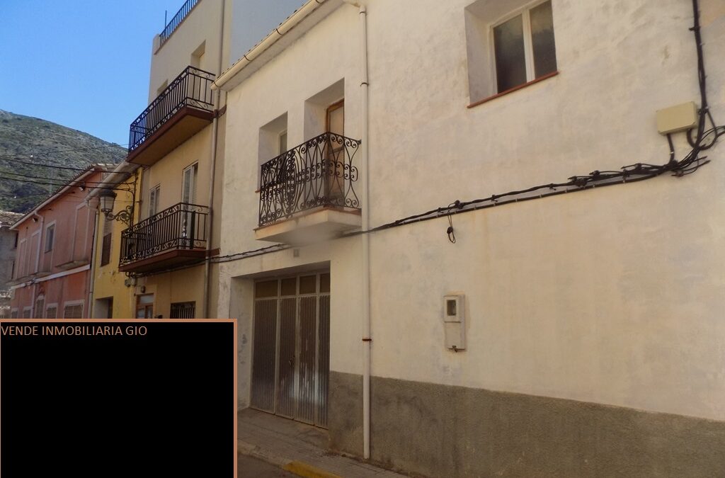 Se vende solar en Benijenbla