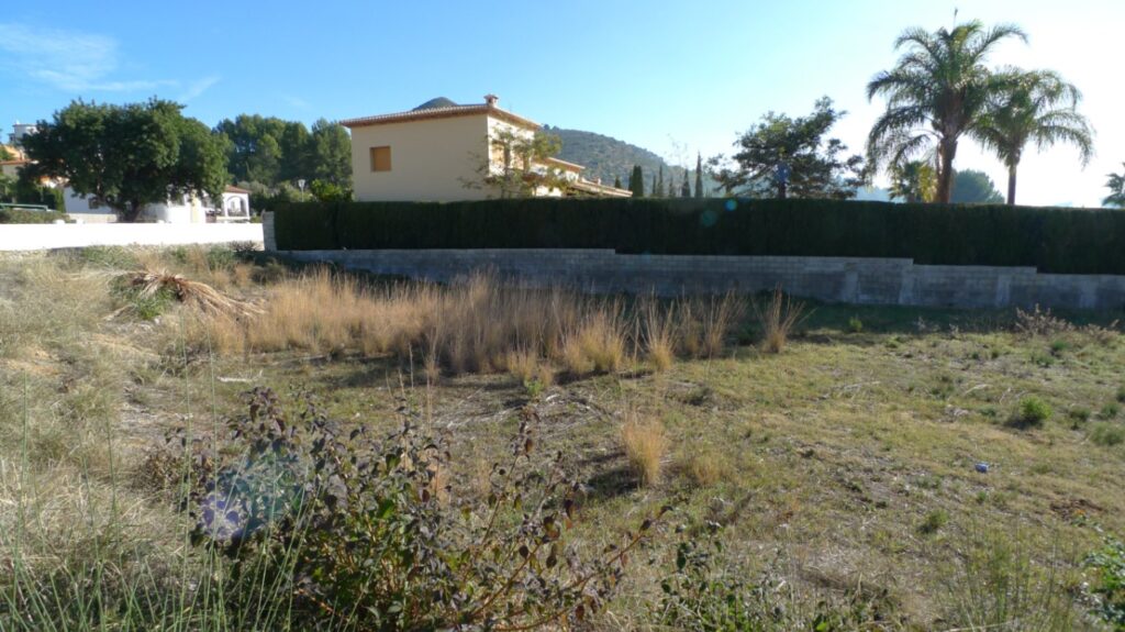 Se vende parcela urbana en Alcalalí