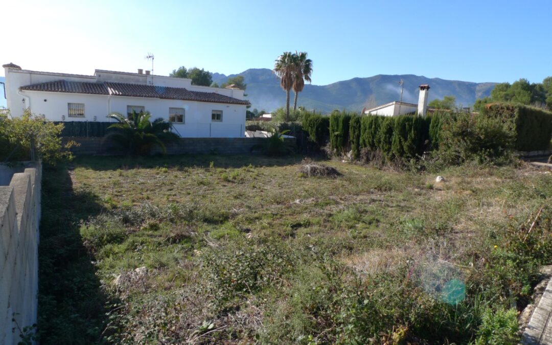 Se vende parcela urbana en Alcalalí