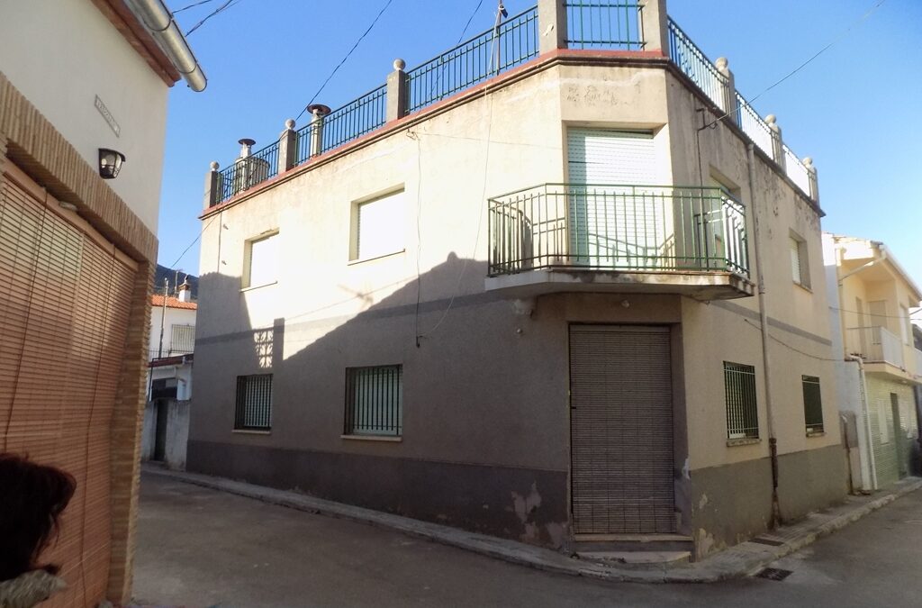 Se vende casa de pueblo en Benigenbla